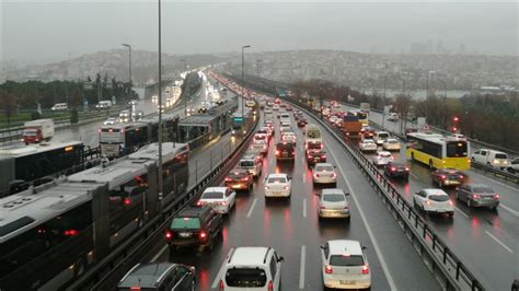 İ­s­t­a­n­b­u­l­­d­a­ ­s­a­ğ­a­n­a­k­ ­e­t­k­i­s­i­:­ ­T­r­a­f­i­k­ ­y­o­ğ­u­n­l­u­ğ­u­ ­y­ü­z­d­e­ ­7­5­